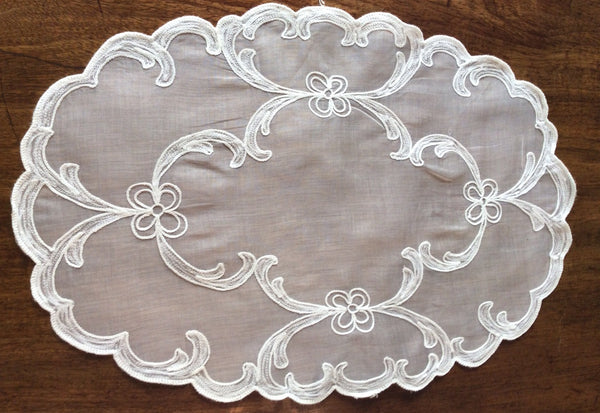 Placemats and Napkins:  Oval, Scalloped, organdy