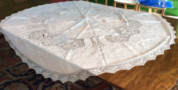 English Bedfordshire Bobbin Lace, Drawn Linen Table Cloth, Antique Tab –  The Vintage Teacup